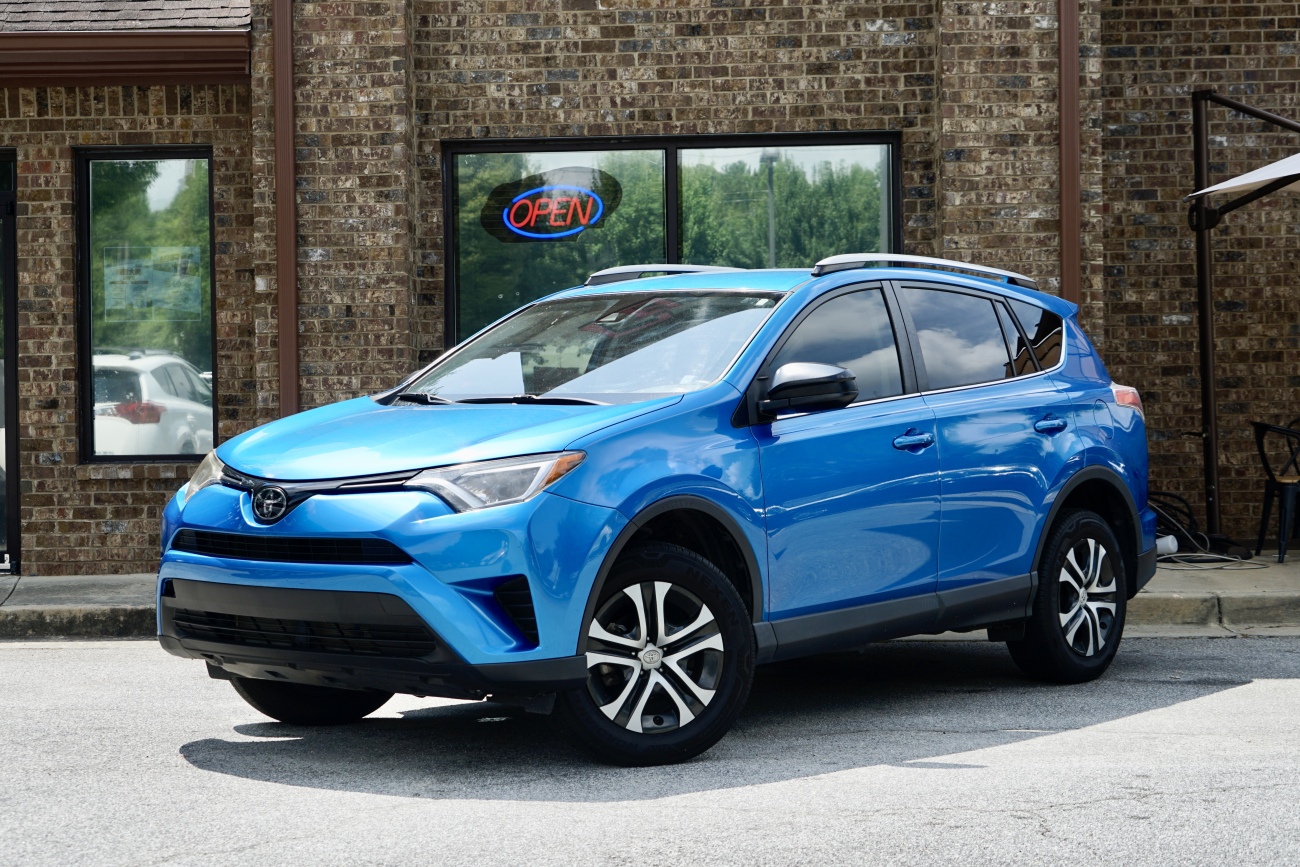 2018 Toyota RAV4 LE's photo